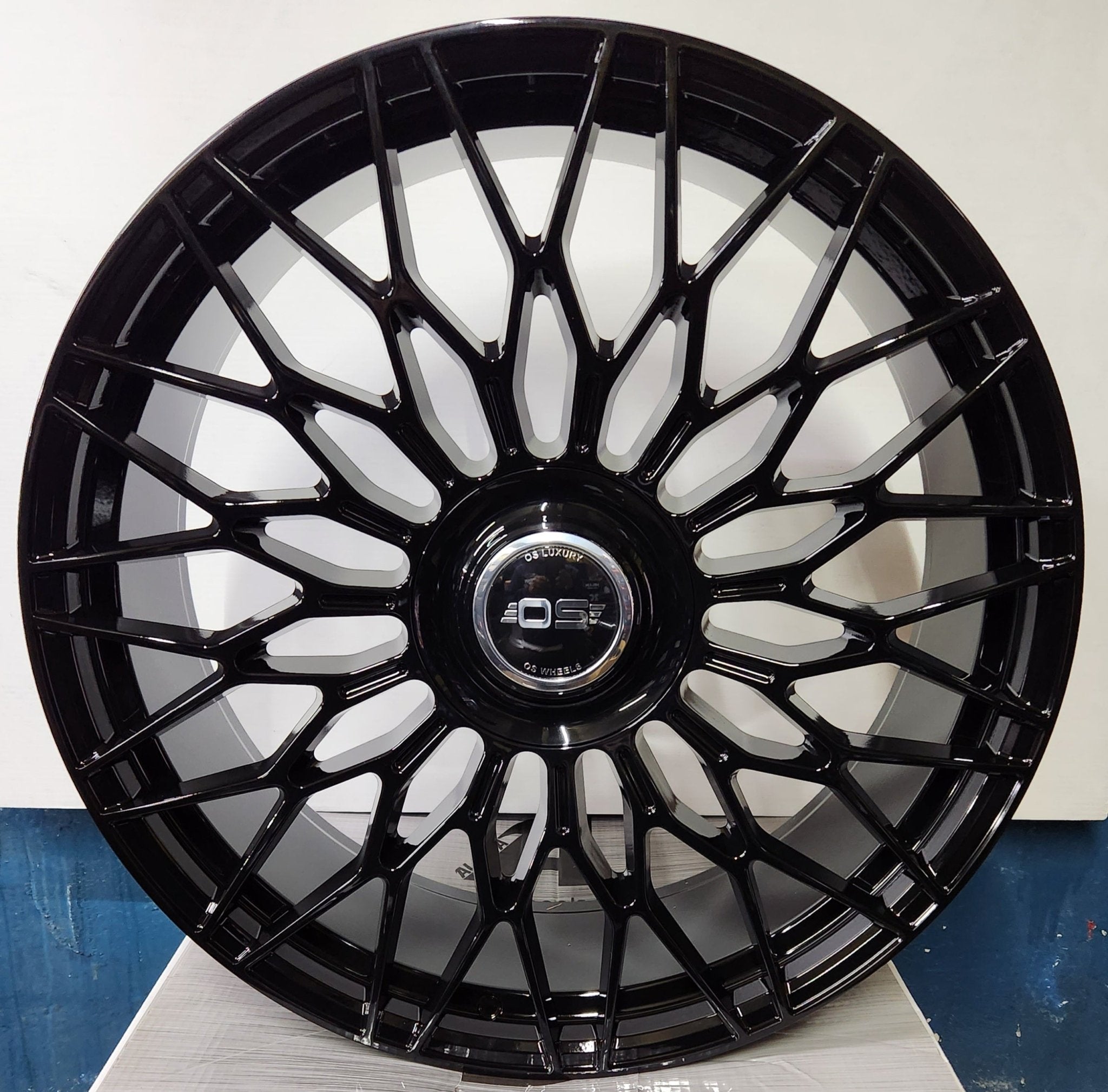 OE - 0369 OS FF - 1 24X9.0 5X112 5X114.3 5X120 FLOW FORGED GLOSS BLACK WITH BLACK FLOATING CAP - Gun Hill Tire House (WTW - WHOLESALE TIRES & WHEELS)