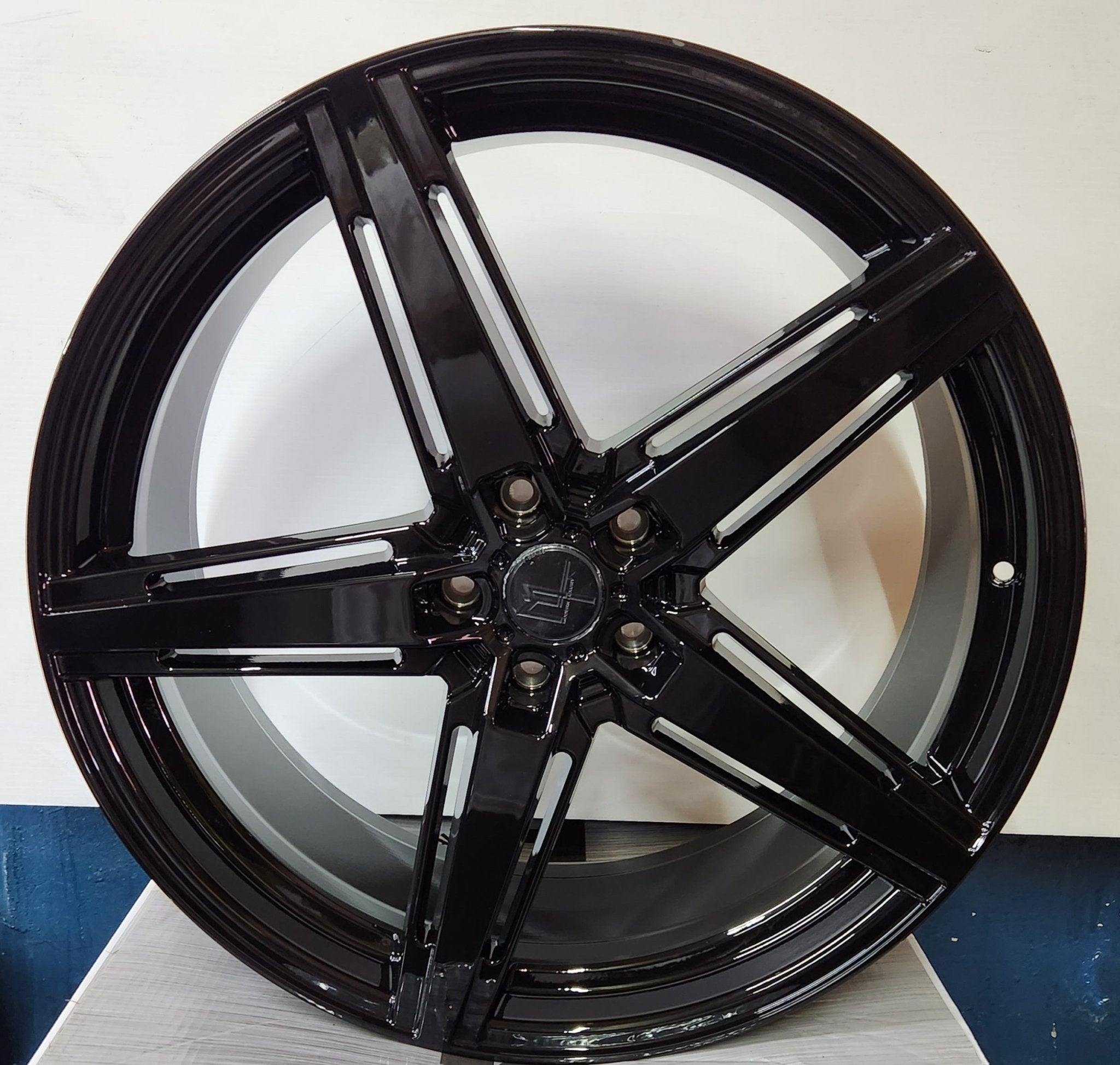 MODERN LEXURY MLF10 22X10.5 5x120 PIANO BLACK - Gun Hill Tire House (WTW - WHOLESALE TIRES & WHEELS)