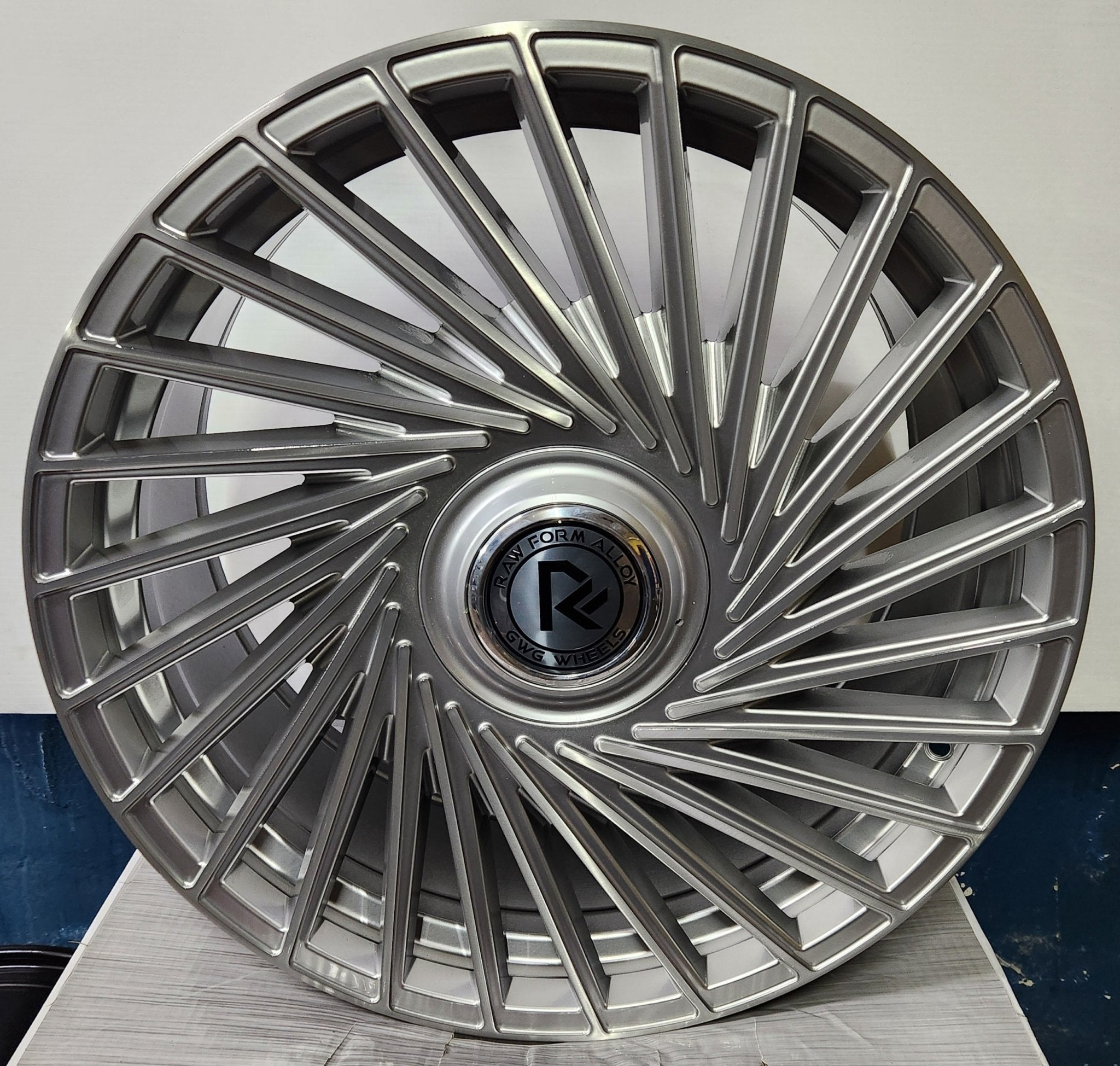 GWG RF2 20x10.5 5x114.3 HYPER SILVER BRUSHED FACE - Gun Hill Tire House (WTW - WHOLESALE TIRES & WHEELS)