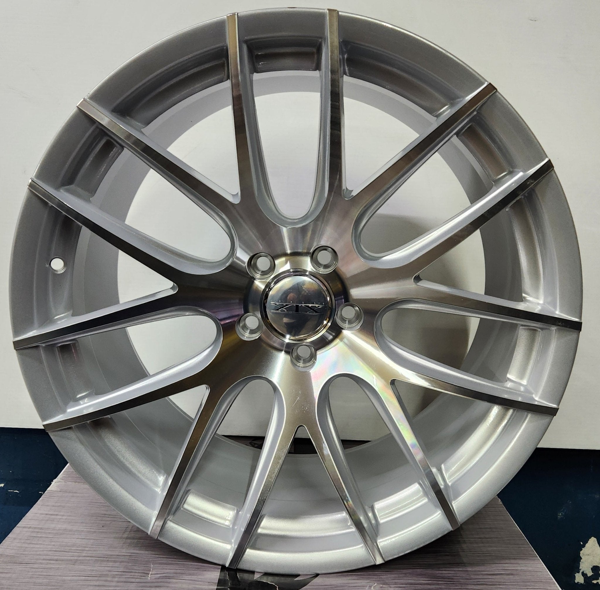 XIX X43 20X10.5 5X4.5 SILVER MACHINE FACE - Gun Hill Tire House (WTW - WHOLESALE TIRES & WHEELS)