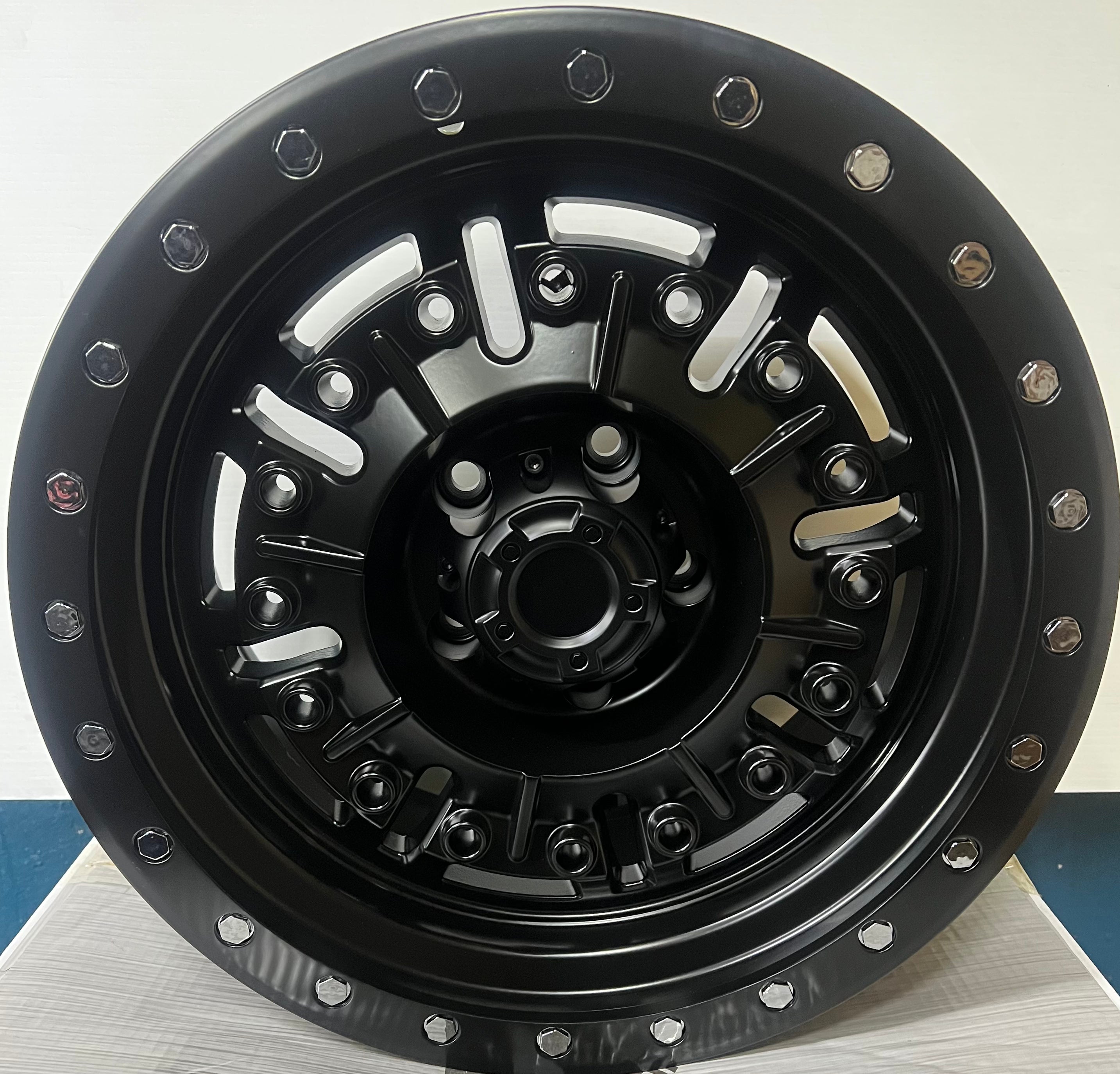 SHOGUN JT250 17X9.0 5X127 REMACHES CROMADOS NEGRO MATE