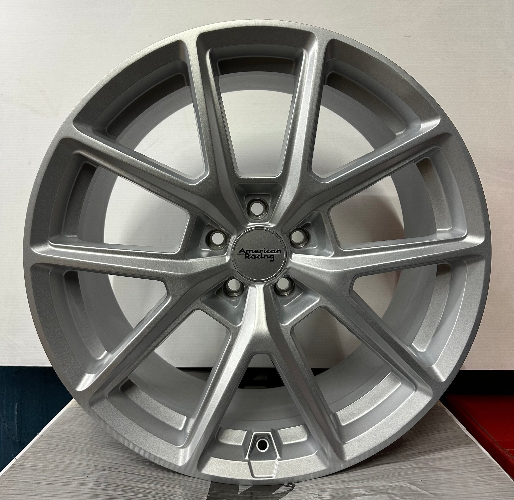 AR943 18X8 5X120 HYPER SILVER - Gun Hill Tire House (WTW - WHOLESALE TIRES & WHEELS)