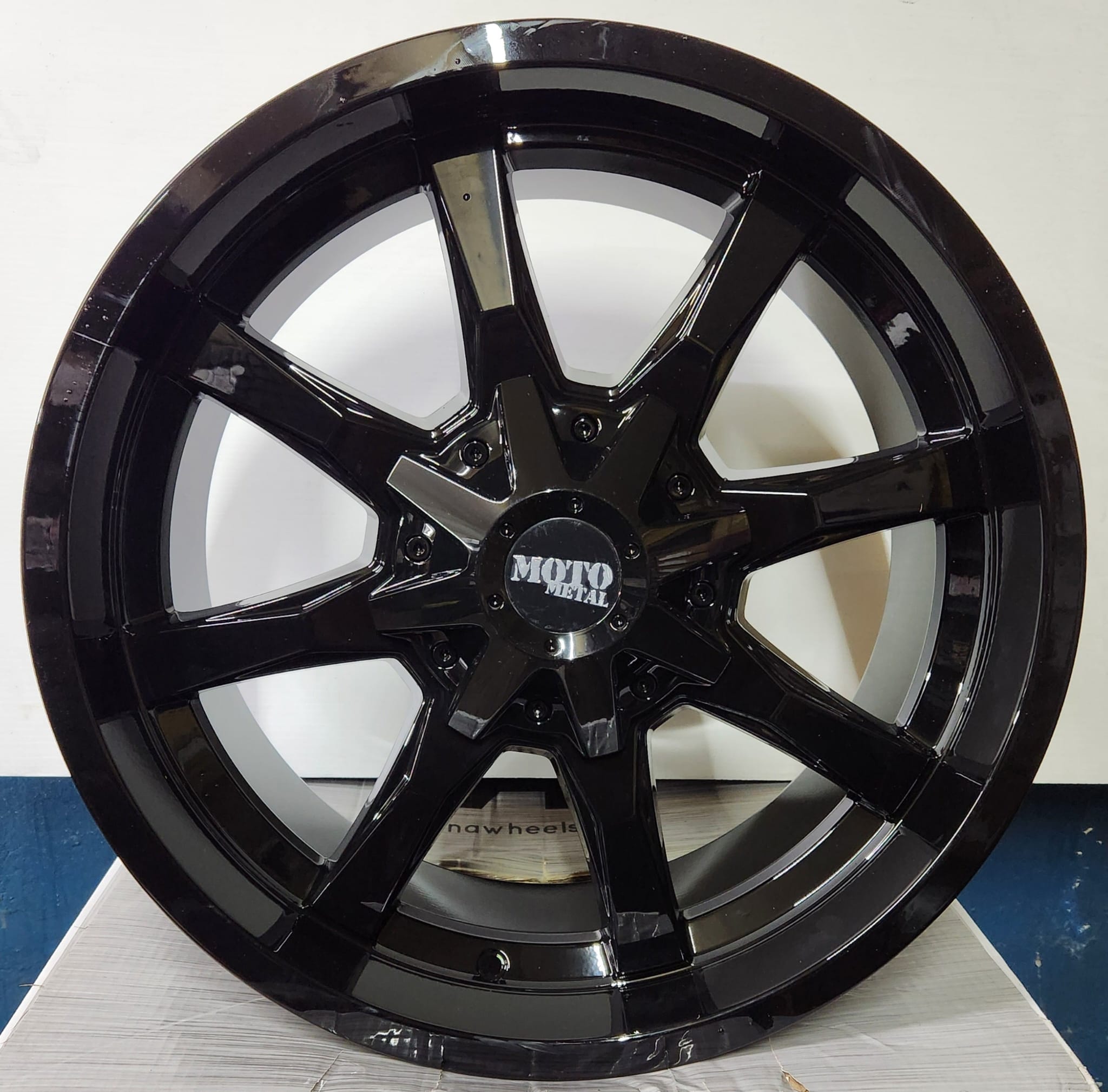 MOTO M097 20X10 5X127 5X139.7 GLOSS BLACK MILL LIP - Gun Hill Tire House (WTW - WHOLESALE TIRES & WHEELS)