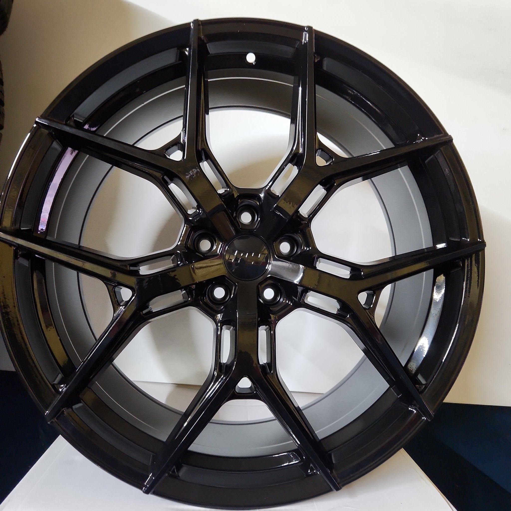 W1500 1696 22X11 5X120 GLOSS BLACK - Gun Hill Tire House (WTW - WHOLESALE TIRES & WHEELS)
