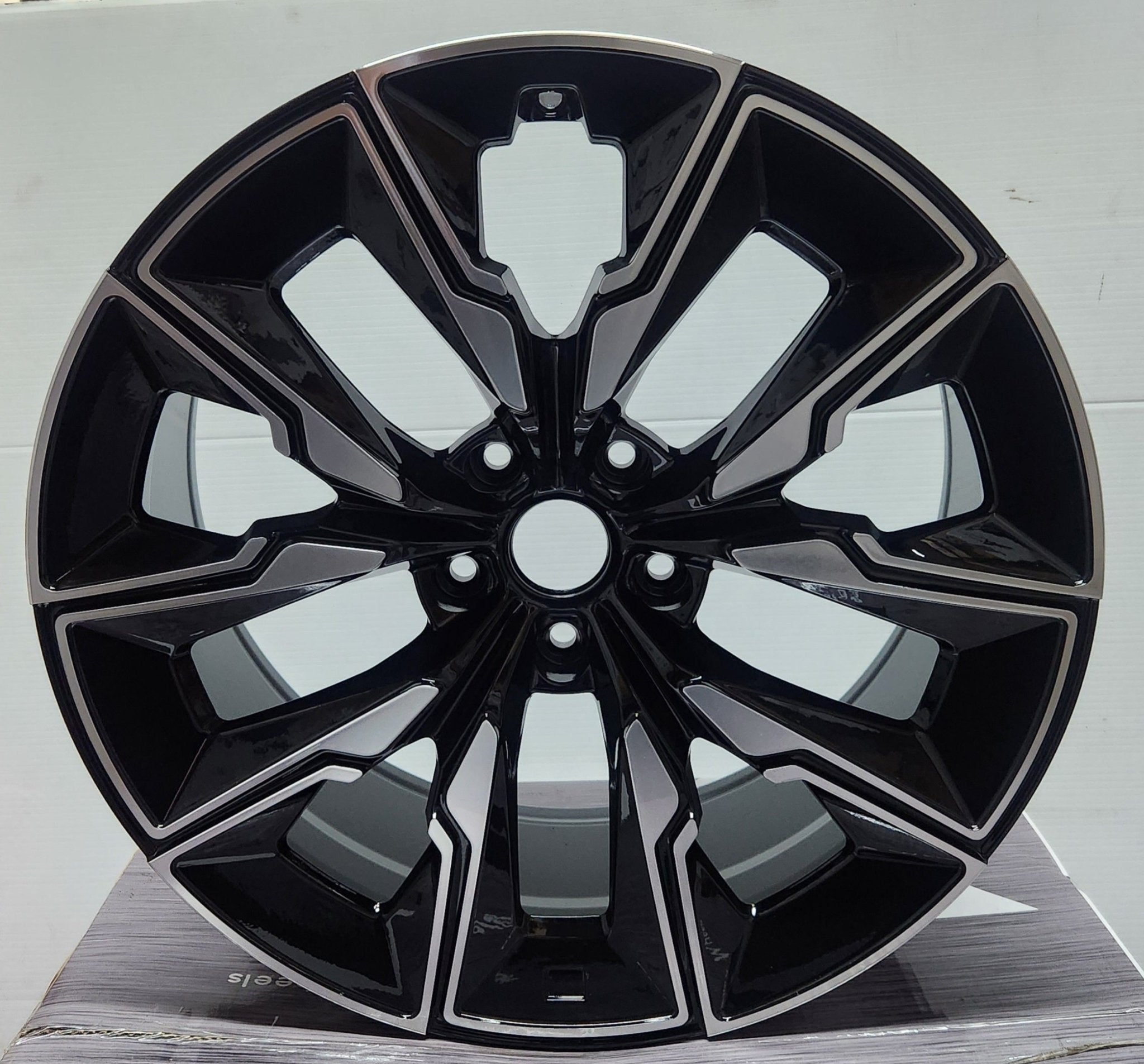 OE - 538 909M STYLE 20x8.5 5x120 GLOSS BLACK MACHINED FACE - Gun Hill Tire House (WTW - WHOLESALE TIRES & WHEELS)