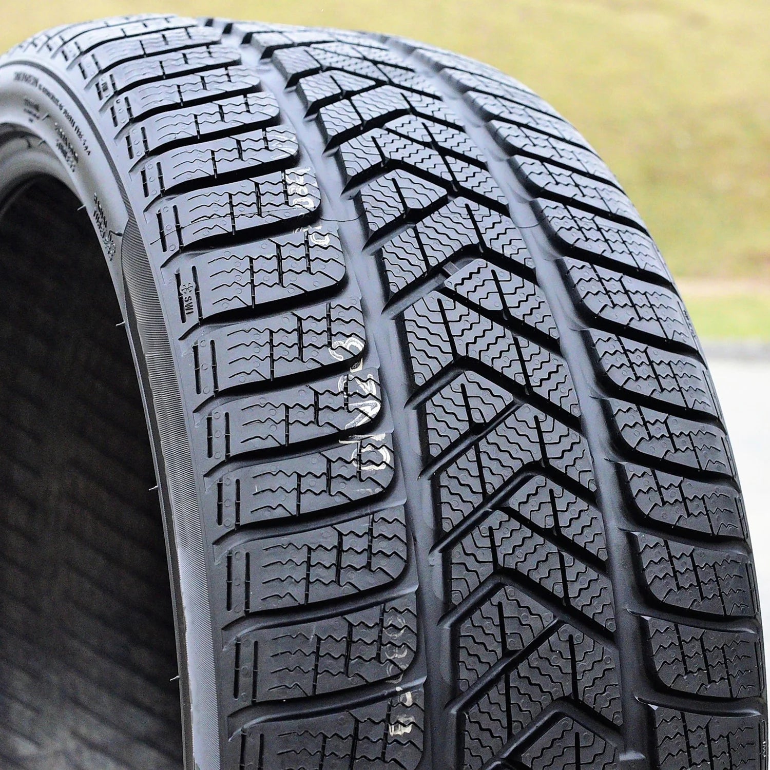 245/45R18 Pirelli Winter Sottozero 3 Winter 100V XL Passenger Tire - Gun Hill Tire House (WTW - WHOLESALE TIRES & WHEELS)