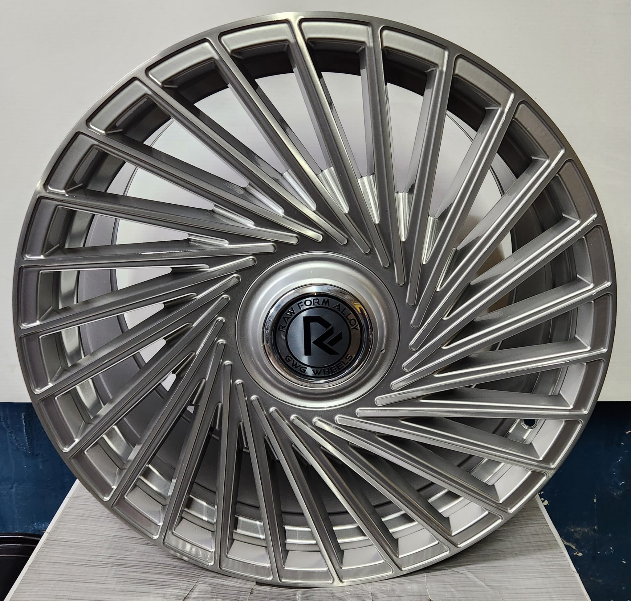 GWG RF2 22X9 BLANK HYPER SILVER BRUSHED FACE - Gun Hill Tire House (WTW - WHOLESALE TIRES & WHEELS)