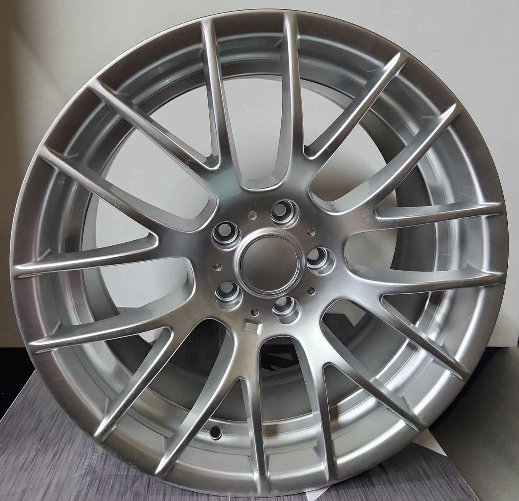 W725 19X9.5 5X120 HYPER SILVER - Gun Hill Tire House (WTW - WHOLESALE TIRES & WHEELS)