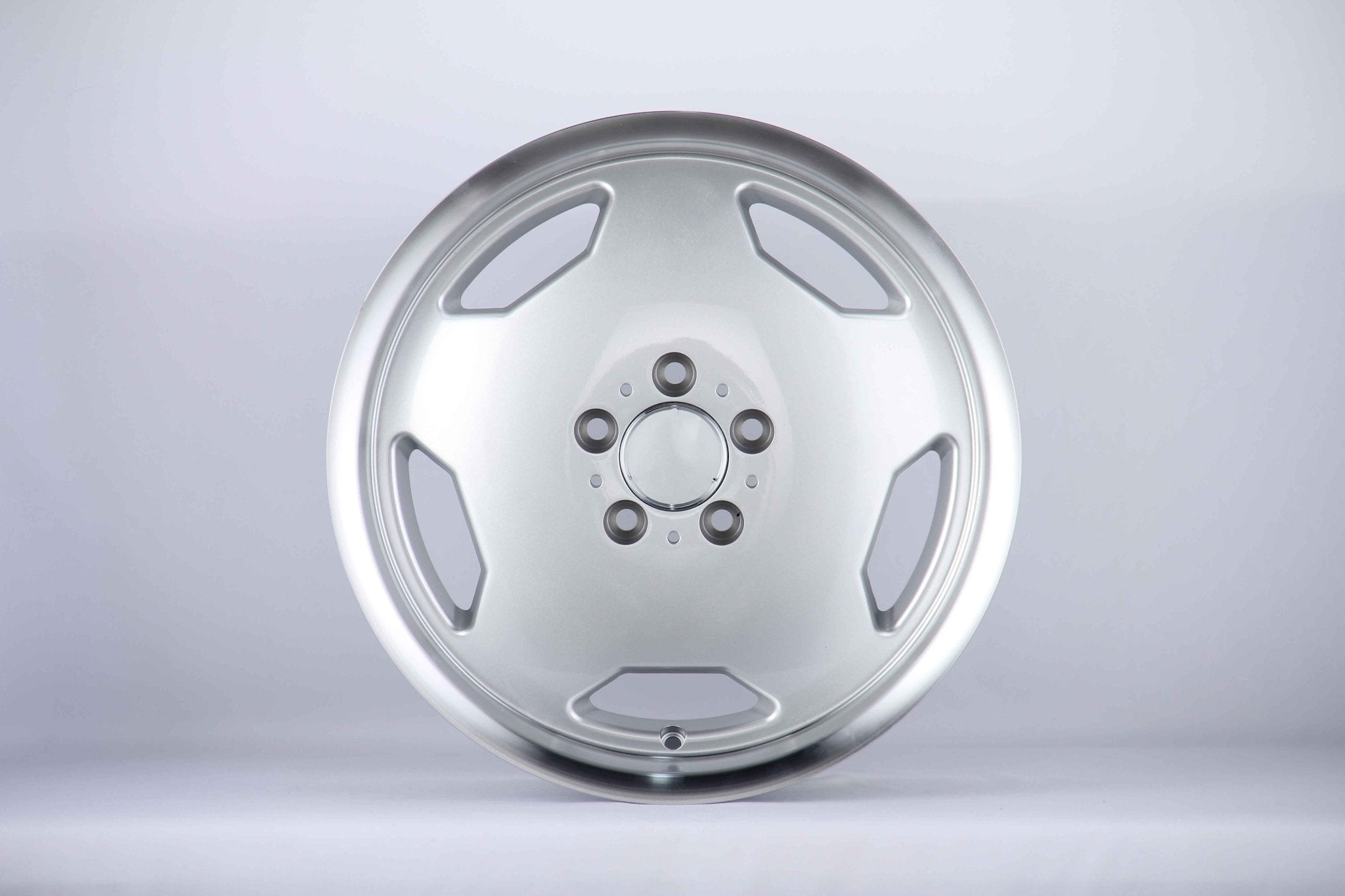 W823 iV - 1406 Silver Machined Lip 18x9 ET35 5x112 CB66.56 - Gun Hill Tire House (WTW - WHOLESALE TIRES & WHEELS)