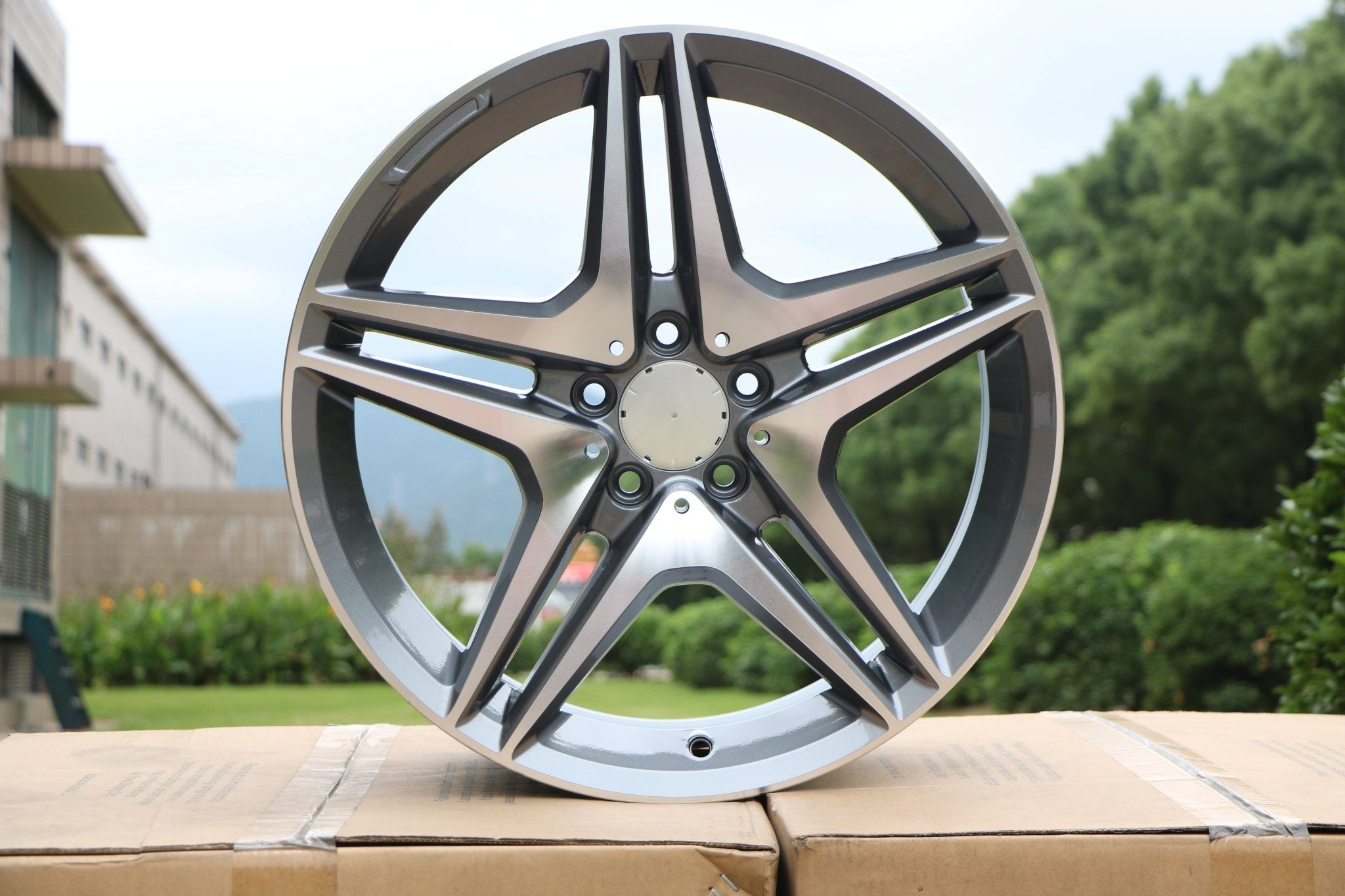 W828 Gunmetal Machined Face 19*9.5 ET35 CB66.6 - Gun Hill Tire House (WTW - WHOLESALE TIRES & WHEELS)