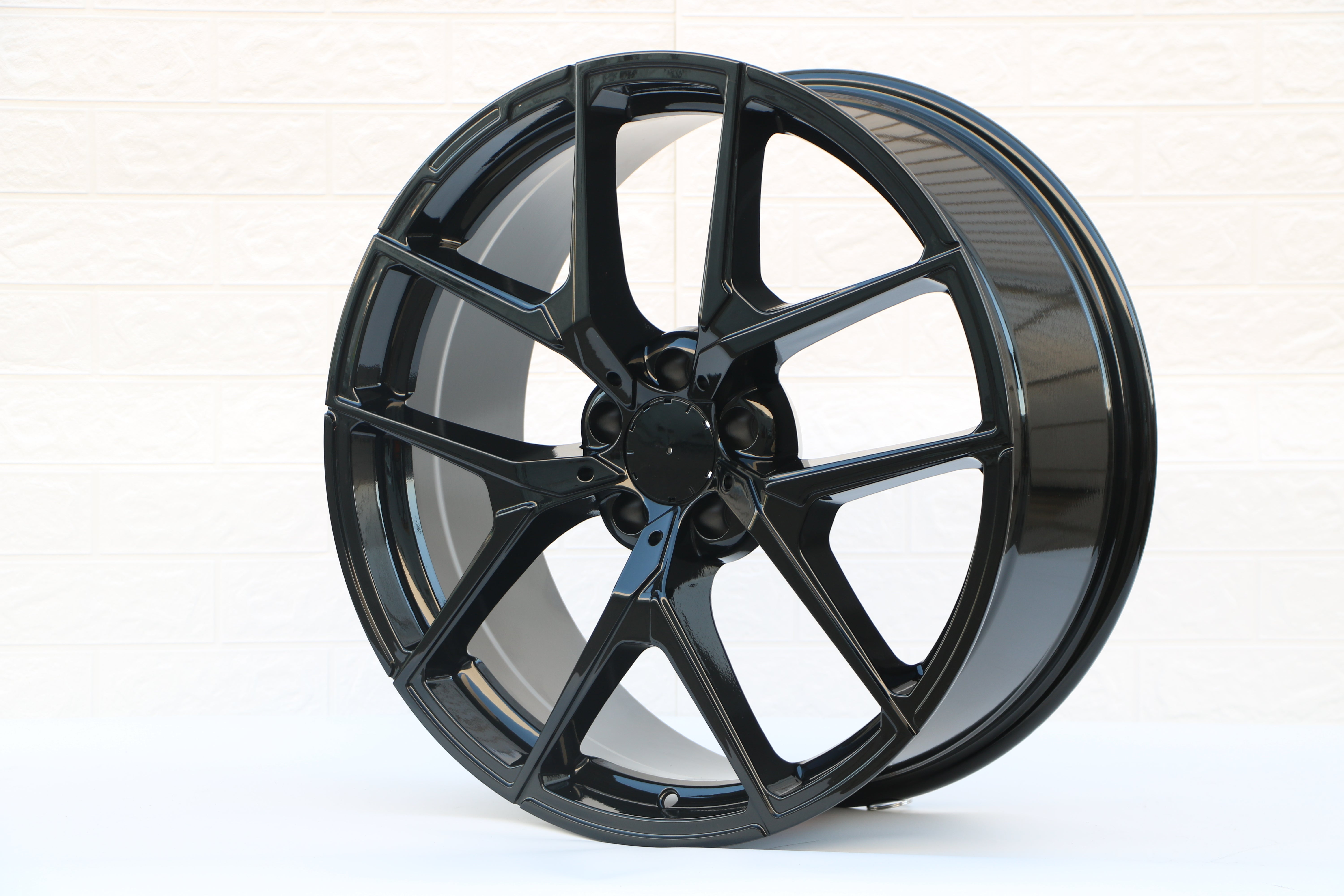 W838 Gloss Black 18x8.5 Et35 5x112 CB66.6