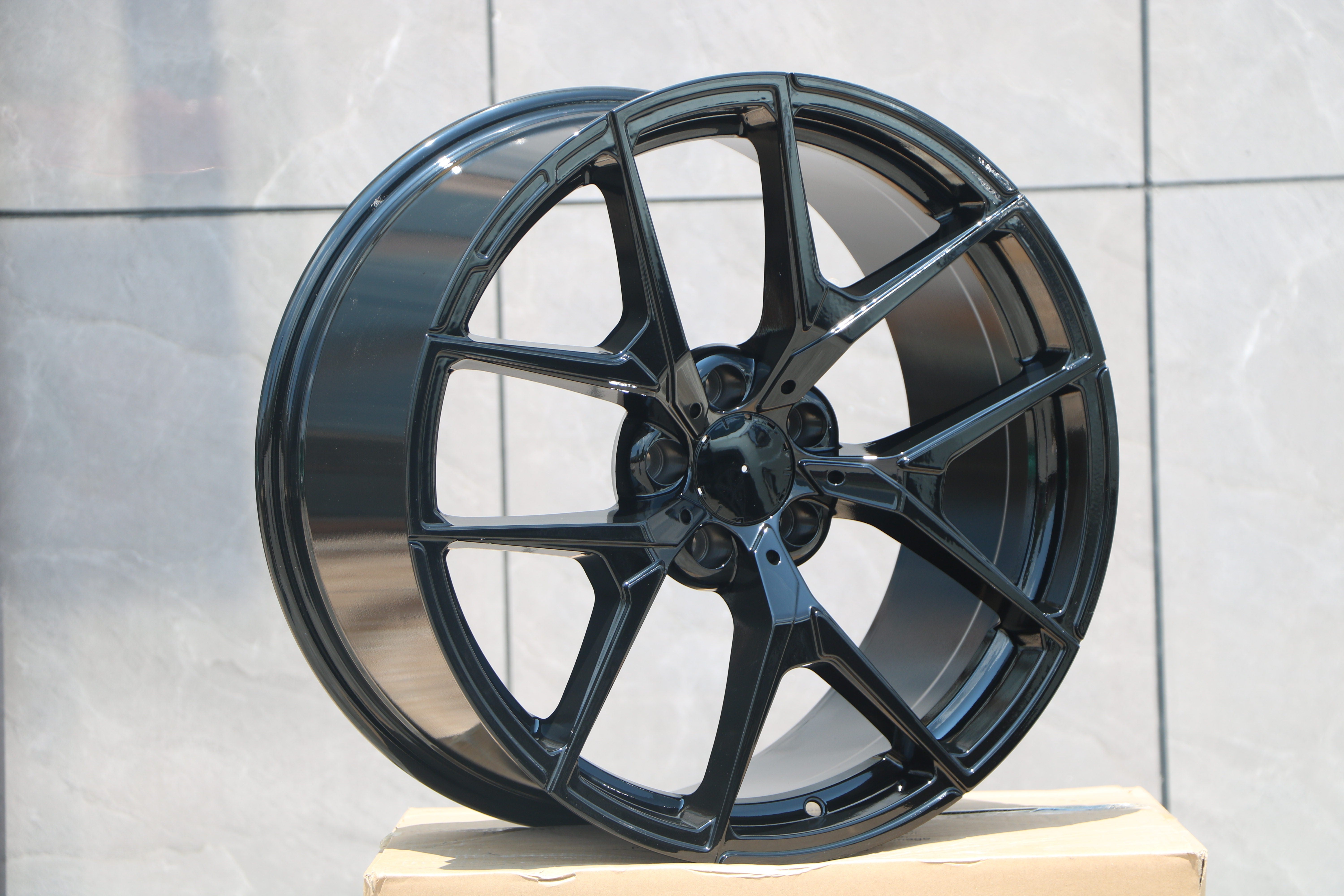 W838 Gloss Black 18x8.5 Et35 5x112 CB66.6