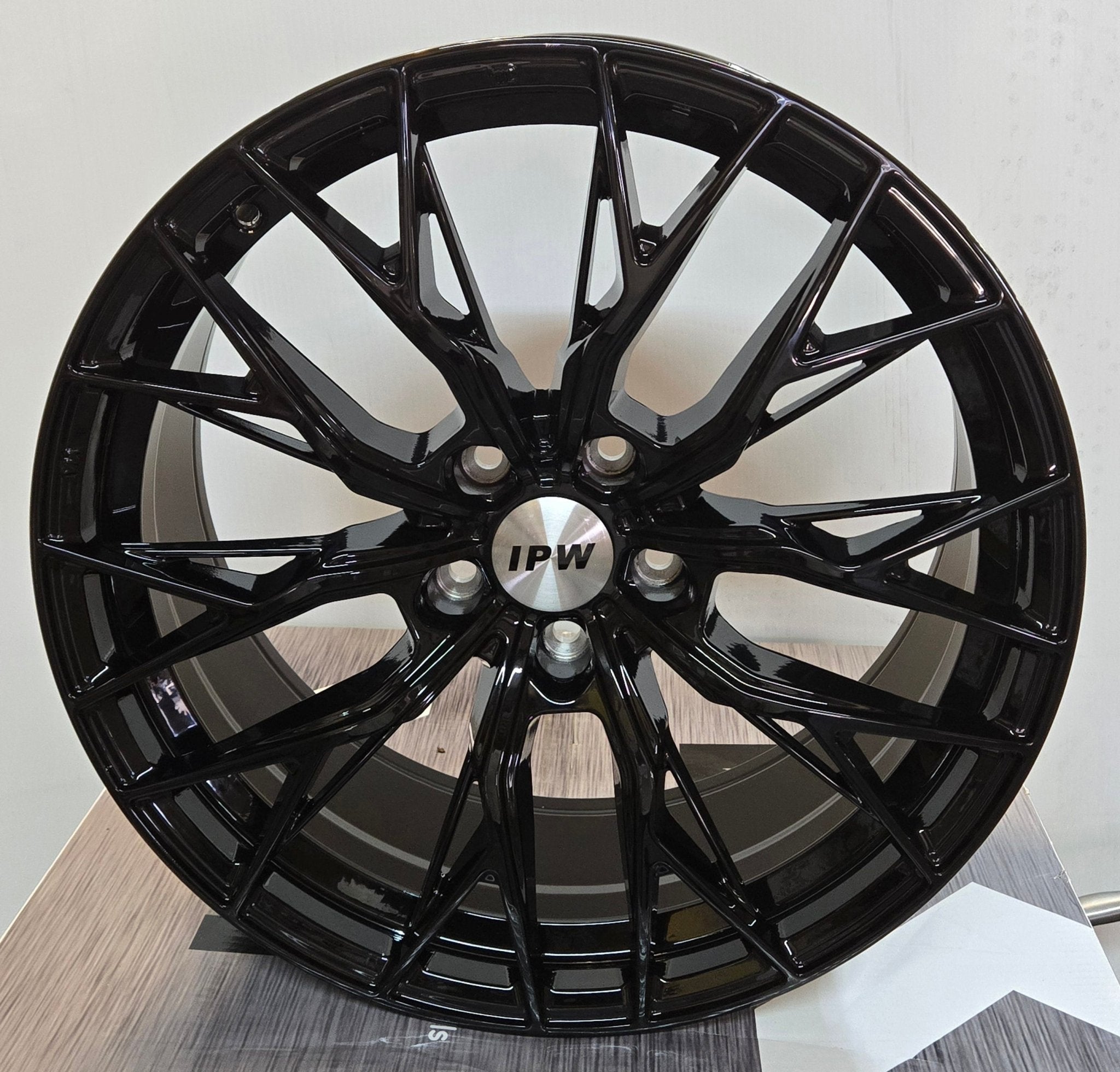 W1550 18X18X8.0 5X108 GLOSS BLACK - Gun Hill Tire House (WTW - WHOLESALE TIRES & WHEELS)